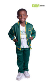 Calça felpada do uniforme da Escola Amarelinha em Bicas.