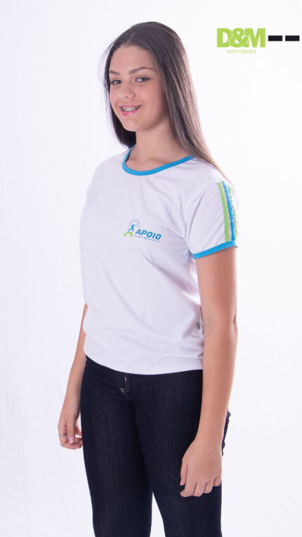 Baby look do uniforme pré-escolar da Escola Apoio em SJN