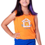 Profissionais utilizando uniformes no CMEI Rochedo.