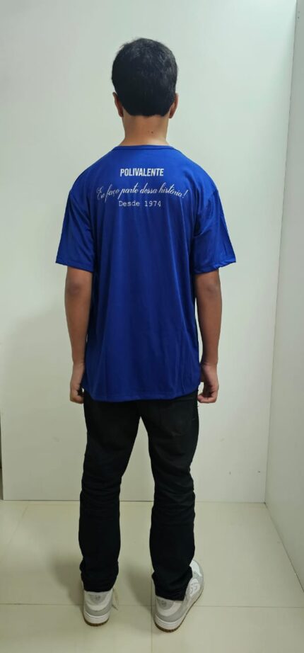 Camisa do uniforme da Escola Polivalente em São João Nepomuceno