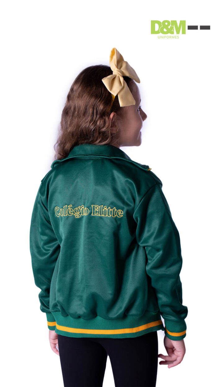 Casaco felpado da Escola Elitte em Bicas, estilo profissional e confortável.