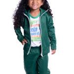 Alunos da Escola Maria Ines usando uniformes da D&M Uniformes Profissionais.