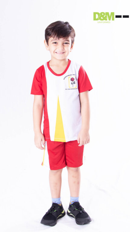 Regata do uniforme escolar da Escola Girassol em São João Nepomuceno.