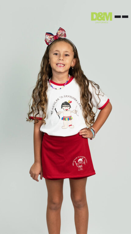 Casaco felpado Santinha Lamas do uniforme da Escola Curumim em Descoberto.