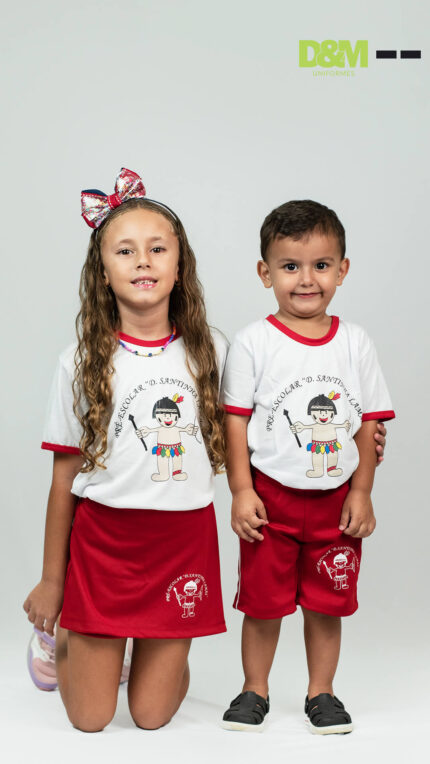 Casaco felpado personalizado da escola Curumim com estampa colorida.