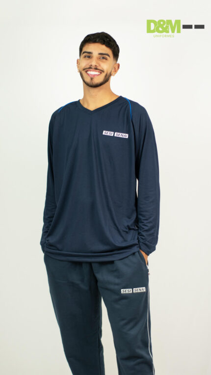 Casaco moletom SESI/SENAI em fundo claro