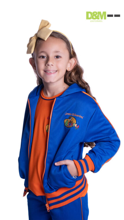 Uniforme da Escola Aquarela apresentado em Bicas