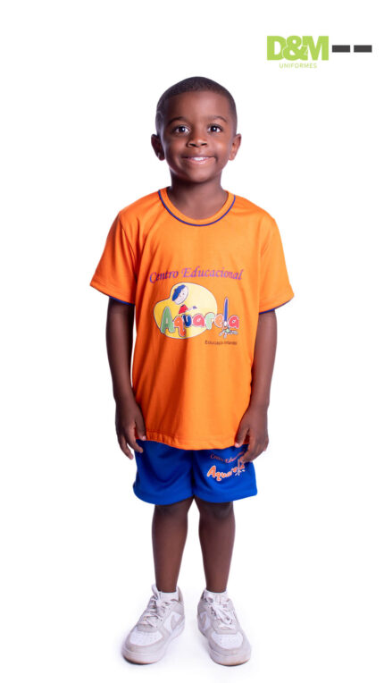 Uniforme da Escola Aquarela com detalhes em Bicas