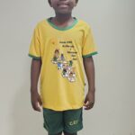 Camisa amarela manga curta da Escola Amarelinha em Bicas