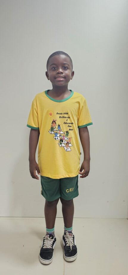 Camisa amarela manga curta da Escola Amarelinha em Bicas