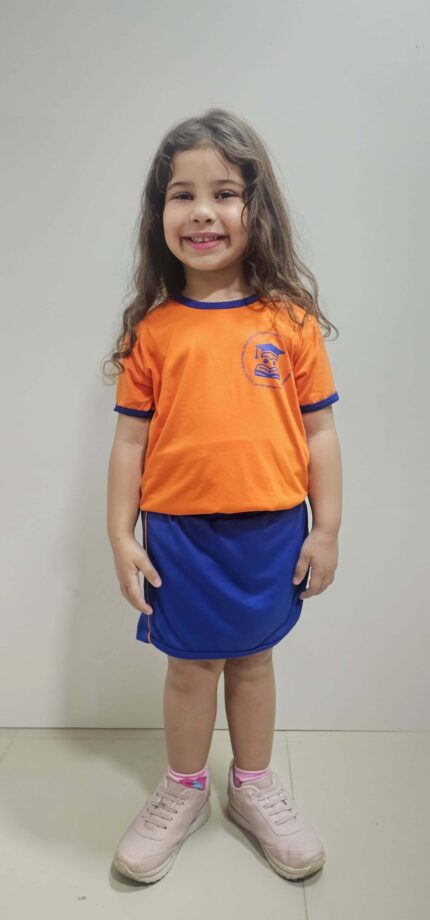 Camisa e short saia da personagem Maria dos Anjos em uniforme profissional