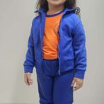 Casacos e calças da coleção Maria dos Anjos da D&M Uniformes Profissionais.