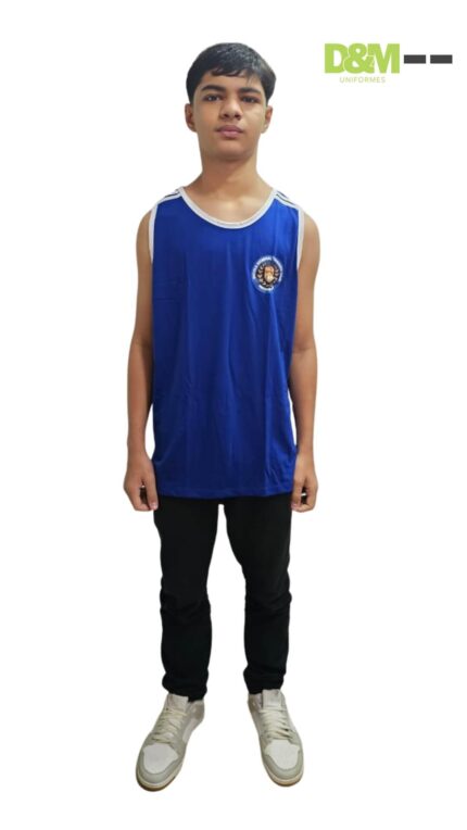 Regata azul do uniforme da Escola Oswaldo Cruz em SJN